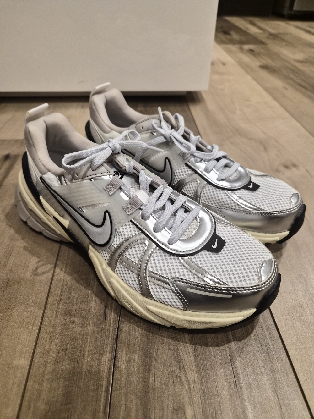 Nike Women's V2K Run Sneakers Brand New